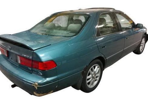 Used 2000 Toyota Camry LE FWD image 5