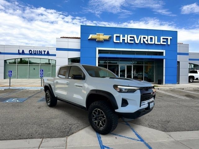 Used 2025 Chevrolet Colorado ZR2 w/ Technology Package AWD/4WD image 2