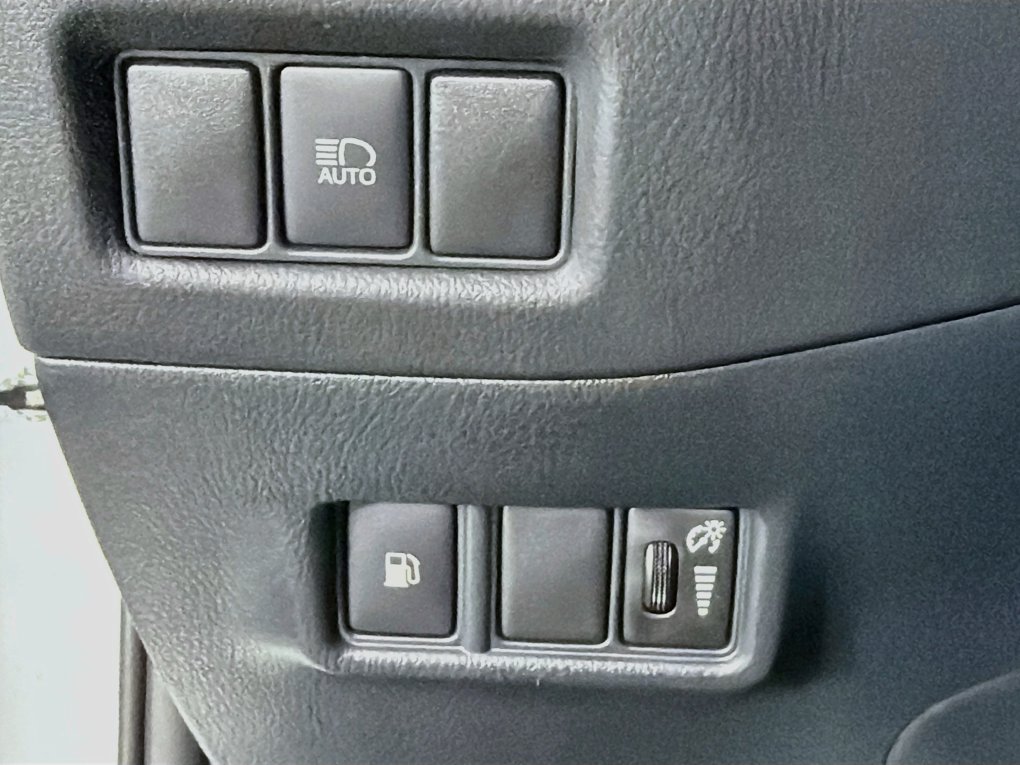 Used 2022 Toyota C-HR XLE FWD image 15
