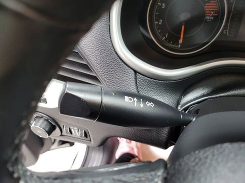 Used 2018 Jeep Cherokee Latitude Plus image 32