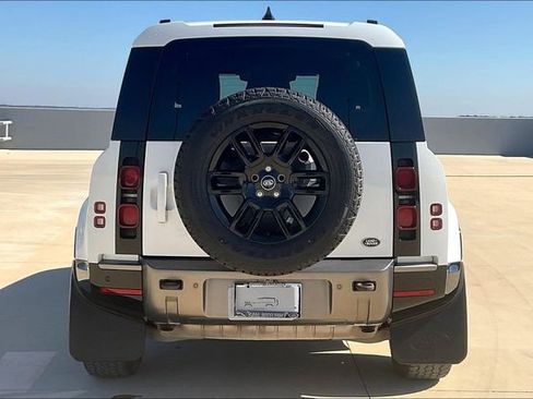 Used 2022 Land Rover Defender 90 X-Dynamic S image 4