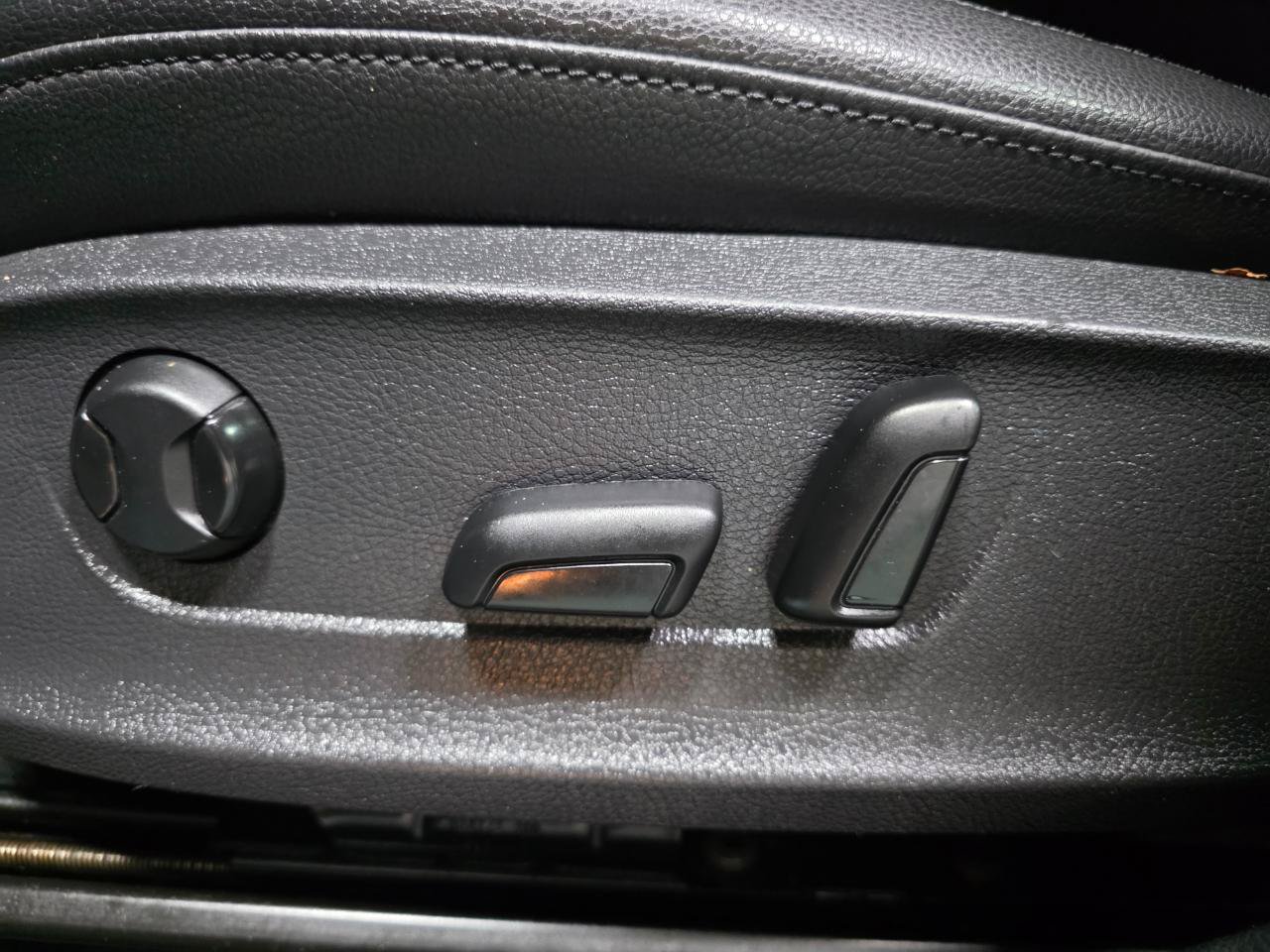 Used 2013 Volkswagen Passat TDI SE FWD image 17