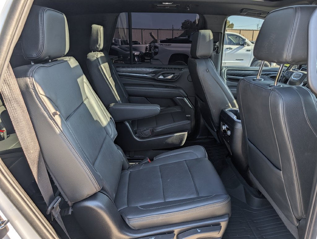 Used 2022 GMC Yukon Denali w/ Denali Premium Package AWD/4WD image 33