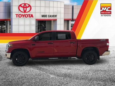 Used 2020 Toyota Tundra SR5 w/ SR5 Upgrade Package RWD image 2