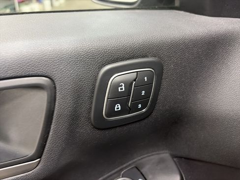 Used 2022 Ford Escape Titanium AWD/4WD image 25