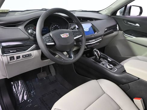 Used 2023 Cadillac XT4 Premium Luxury w/ Technology Package AWD/4WD image 11