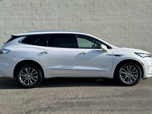 Certified 2024 Buick Enclave Avenir FWD image 3