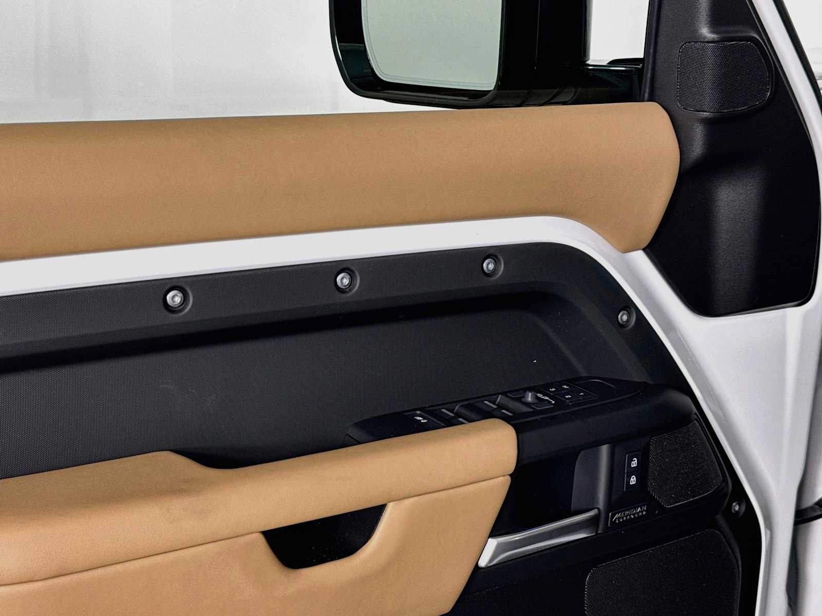 New 2026 Land Rover Defender 110 X-Dynamic SE AWD/4WD image 19
