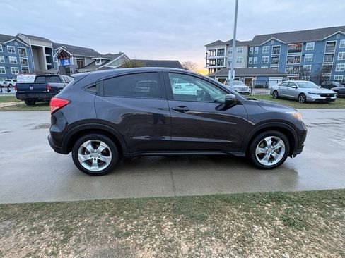Used 2016 Honda HR-V EX image 9