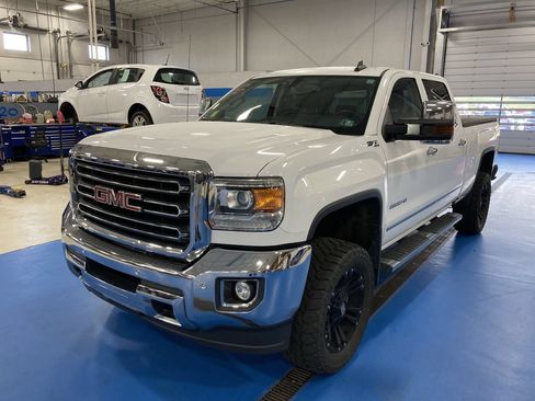 Used 2016 GMC Sierra 2500 SLT AWD/4WD image 2