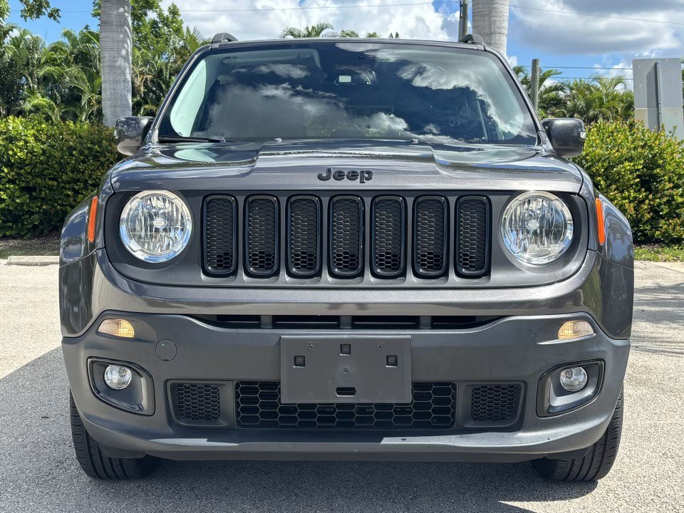 Used 2017 Jeep Renegade Altitude AWD/4WD image 3
