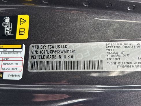 Used 2025 Jeep Wrangler Sahara image 33