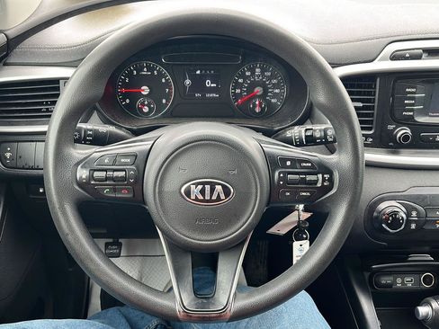 Used 2017 Kia Sorento AWD image 10