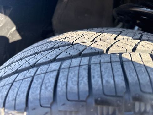 Used 2025 Nissan Pathfinder Platinum w/ Black Appearance Package image 30