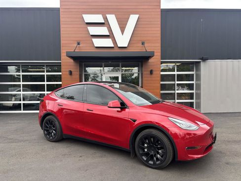 Used 2021 Tesla Model Y Long Range AWD/4WD image 1