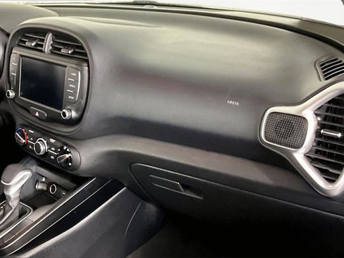 Used 2023 Kia Soul LX w/ LX Technology Package image 26