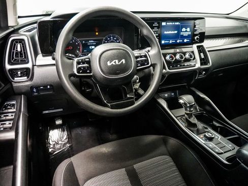 Used 2022 Kia Sorento LX image 13