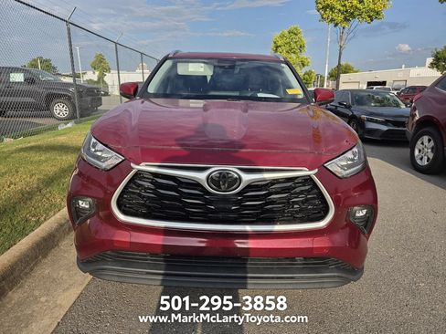 Used 2020 Toyota Highlander XLE AWD/4WD image 2