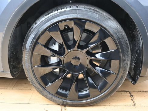 Used 2023 Tesla Model Y Long Range AWD/4WD image 12