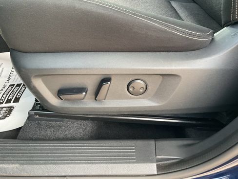Used 2025 Nissan Rogue SV FWD image 9