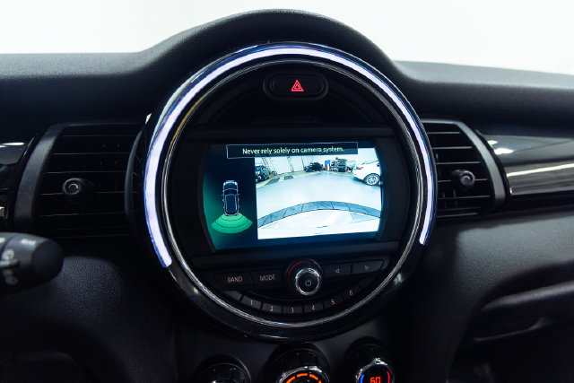 Used 2019 MINI Cooper 4-Door Hardtop w/ Storage Package FWD image 17