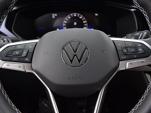 Used 2024 Volkswagen Taos SE w/ MDO Package FWD image 18