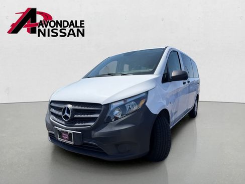Used 2016 Mercedes-Benz Metris Passenger image 2