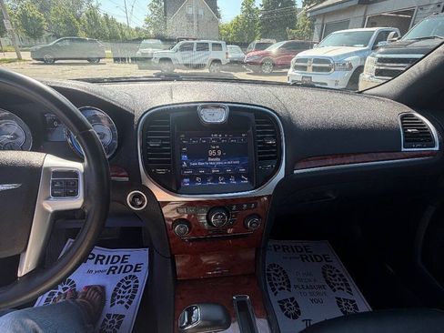 Used 2014 Chrysler 300 RWD image 25