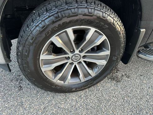 Used 2017 Nissan Titan SL image 39