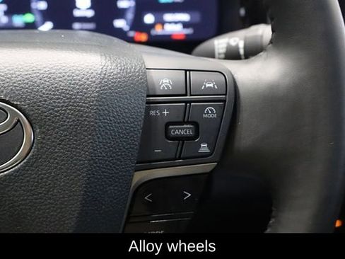 Used 2025 Toyota Camry XLE FWD image 26