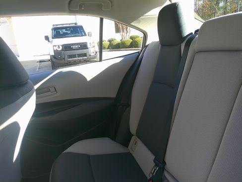 Used 2025 Toyota Corolla LE image 28