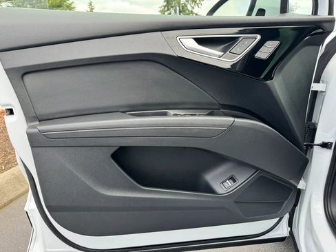 Used 2024 Audi Q4 e-tron Premium w/ Convenience Package image 40