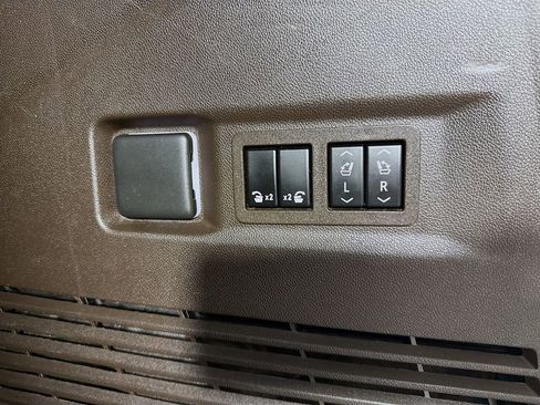 Used 2021 GMC Yukon Denali w/ Denali Premium Package image 36