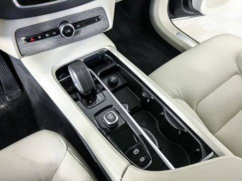 Certified 2023 Volvo XC90 B5 Plus w/ Protection Package Premier AWD/4WD image 18