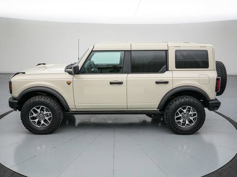 Certified 2025 Ford Bronco Badlands image 7