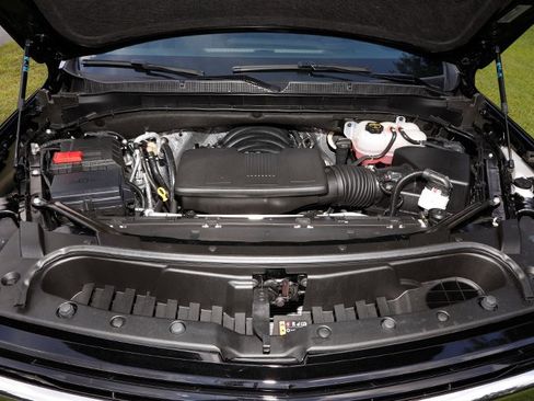 Used 2025 Chevrolet Suburban LS RWD image 10