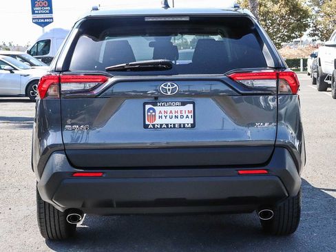Used 2022 Toyota RAV4 XLE w/ Convenience Package FWD image 8