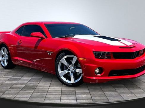 Used 2010 Chevrolet Camaro SS w/ RS Package RWD image 12