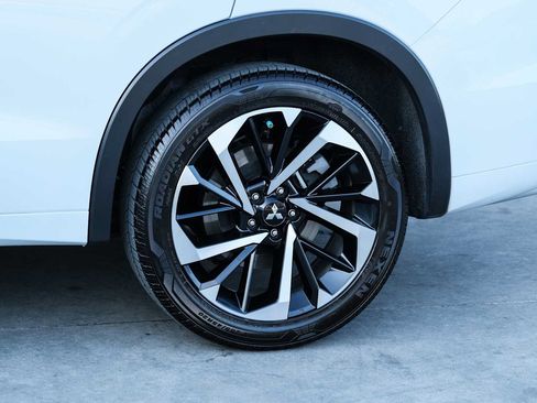 Used 2023 Mitsubishi Outlander SEL FWD image 18