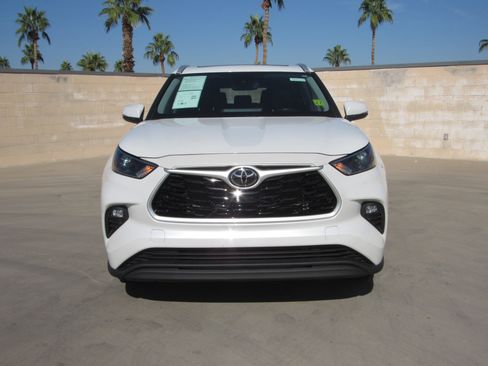 Used 2023 Toyota Highlander L image 3