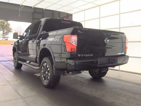 Used 2017 Nissan Titan PRO-4X w/ Pro-4x Convenience Package AWD/4WD image 10