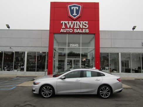 Used 2021 Chevrolet Malibu LT FWD image 1