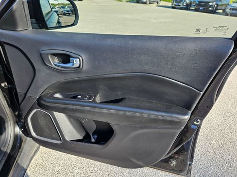 Used 2021 Jeep Compass Latitude FWD image 33