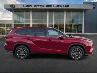 Used 2022 Toyota Highlander Platinum video 2