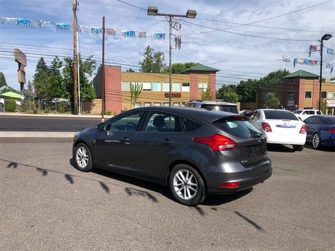 Used 2015 Ford Focus SE FWD image 3