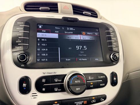 Used 2017 Kia Soul EV + w/ Sun & Fun Package image 20