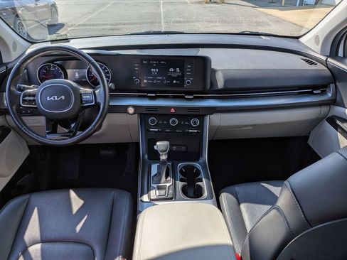 Used 2024 Kia Carnival LX image 28