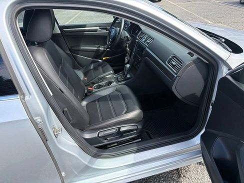Used 2016 Volkswagen Passat 1.8T SE FWD image 11