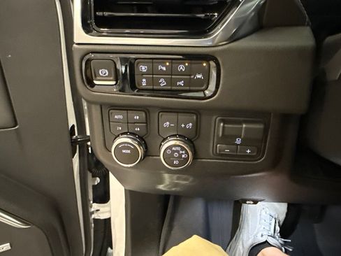 New 2026 GMC Yukon Denali w/ Advanced Technology Package AWD/4WD image 35