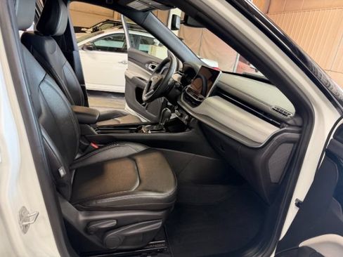 Used 2025 Jeep Compass Limited AWD/4WD image 30